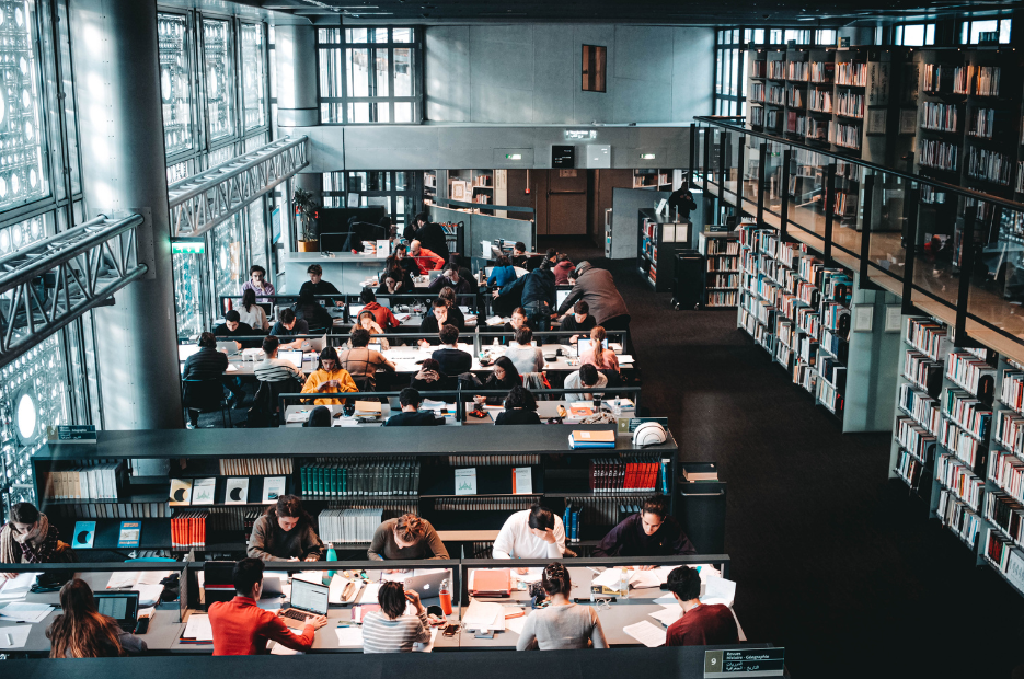 10 Tips to Succeed in Your First Semester of University