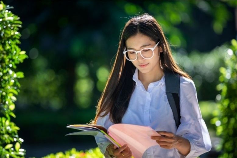 Importance of University Advisors for International Students 