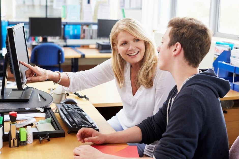 Importance of University Advisors for International Students 